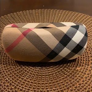 Burberry Sunglasses Case like new